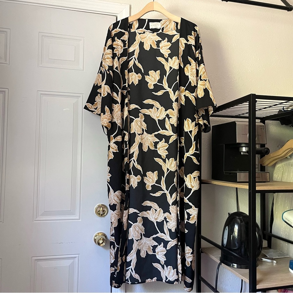MAISON DU SOIR black tan floral tropical kimono robe belted long line‎ duster